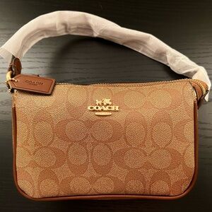 Coach Signature Brown Shoulder Bag 👜